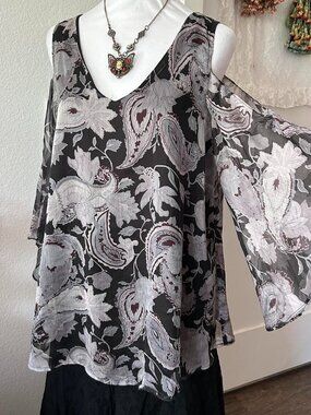 Mittoshop Black and Gray Cold Shoulder Flowy Top
